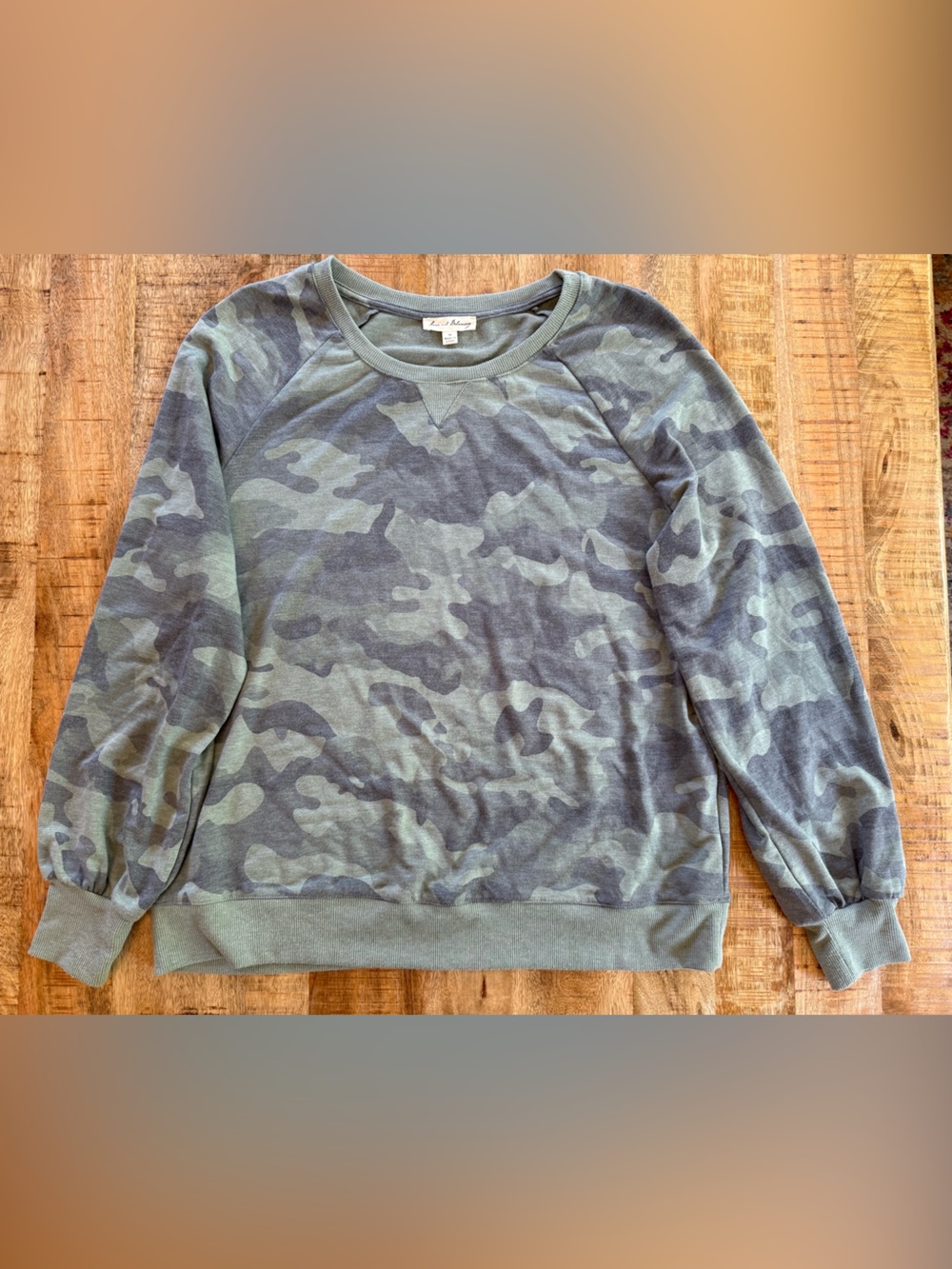 Love and Liberty Green Camo Pullover Sweatshirt Size Medium Soft Cozy Crewneck